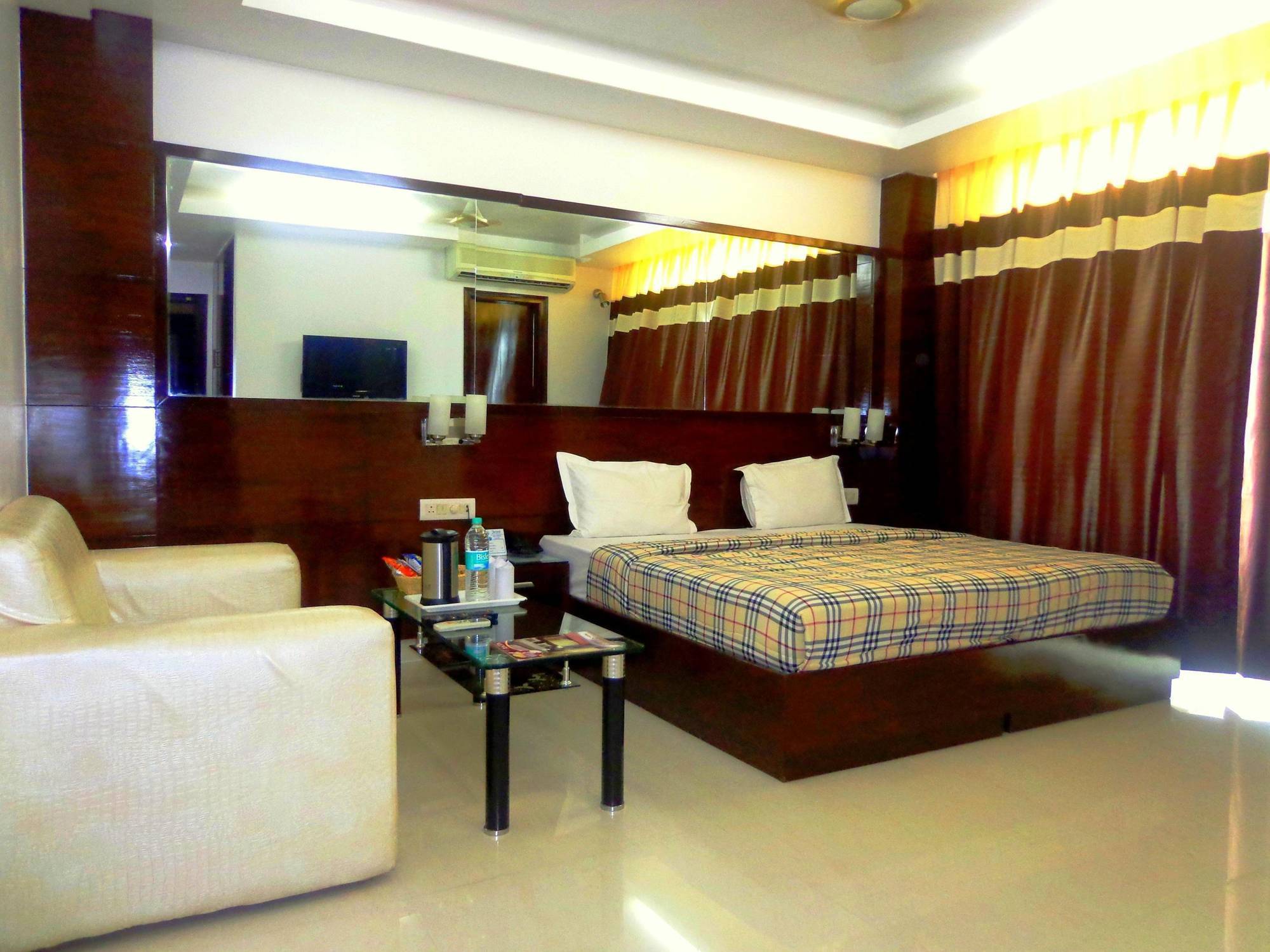 Sohi Residency Hotel New Delhi Buitenkant foto